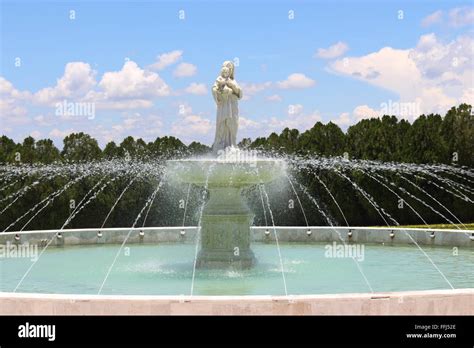 Fountain at a Italian garden Stock Photo - Alamy