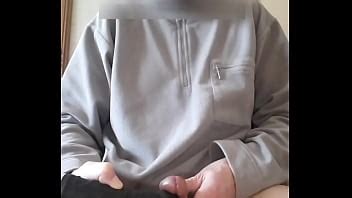 Acaricio el frenillo de mi verga con mi consolador vibrador linda eyaculación XVIDEOS
