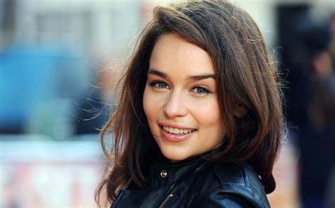 Women Celebrity Emilia Clarke Brunette Smiling Women Outdoors