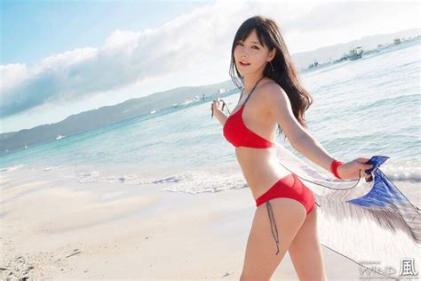 8 Hot Sexy Han Ga In Bikini Pics