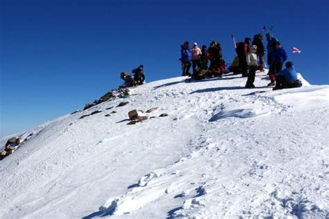 Foto Mahasiswa Universitas Sriwijaya Coba Daki Gunung Elbrus