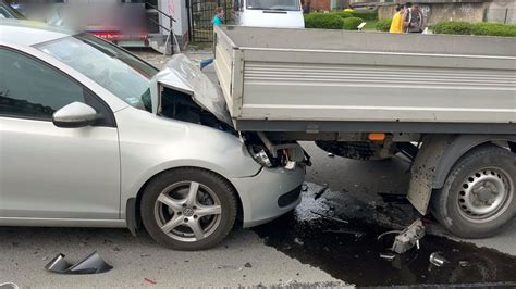 Zderzenie Volkswagena Z Dostawczakiem W Bielawie