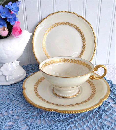 Elegant Teacup Trio Laurel Gold Laurel Wreath Gold Beading Castleton U