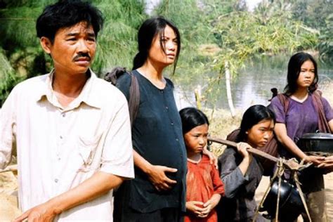 Bà chủ nóng bỏng của công ty bột mì đóng cảnh hot nhất màn ảnh Việt