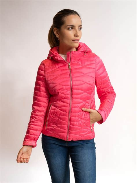 Campera Capitoneada Con Capucha Fucsia Tits