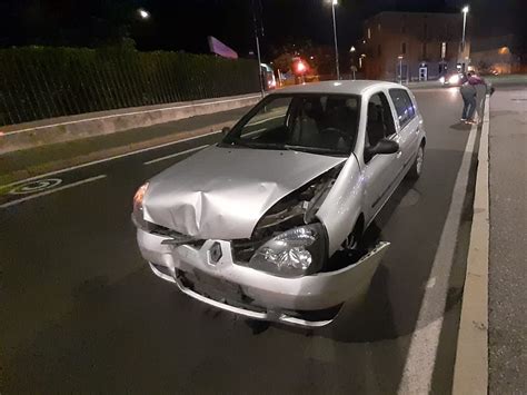 Scontro Tra Due Auto Ferita Anche Una Bambina Di 10 Anni Foto