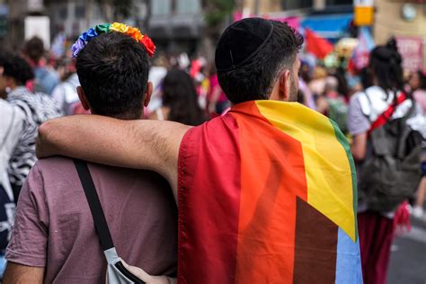 30 000 March In Jerusalem Pride Parade Under Tight Security But Without