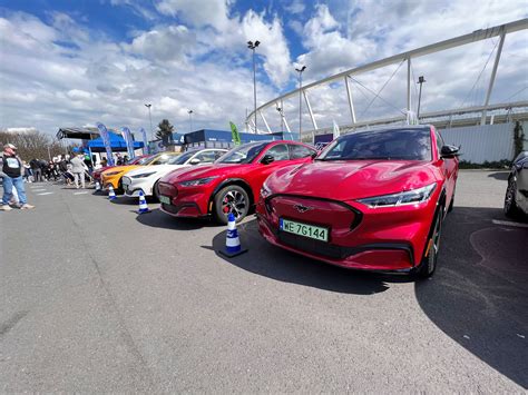 Pojechałem na zlot Mustangów samochodem elektrycznym Najciekawszy na