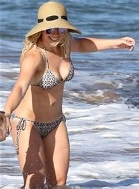 Hilary Duff Bikini Candids From Hawaii