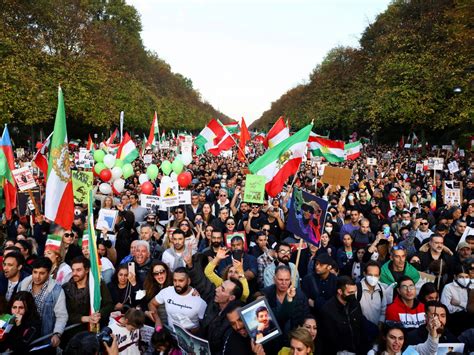 Rassemblement Monstre Berlin En Soutien Aux Manifestants En Iran