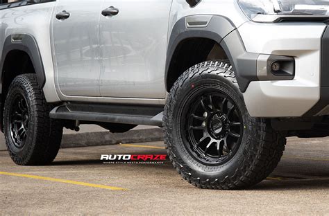 TOYOTA HILUX KMC WRATH SATIN BLACK