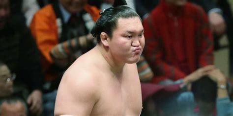 横綱・白鵬、初場所を休場。すでに3敗の稀勢の里は？ ハフポスト News