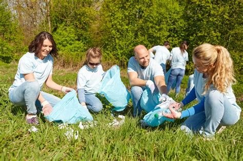 Premium Photo Volunteering Charity People And Ecology Concept