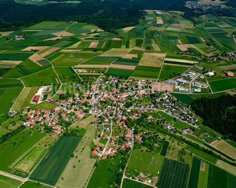 Schönbronn von oben Ortsansicht am Rande von landwirtschaftlichen