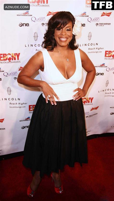 Niecy Nash Sexy Flashes Her Hot Boobs In Various Photos Collection AZNude