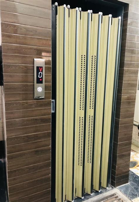 Mild Steel Side Opening Manual Imperforated Door Passenger Lift For