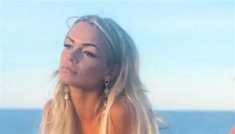 Mercedesz Henger Il Bikini Mostra Troppo Bollente
