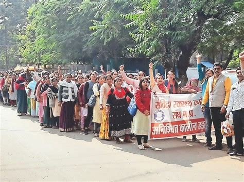 950 Contract Health Workers Started An Indefinite Strike For Demands On