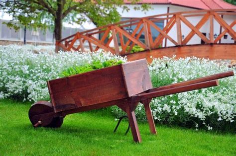 27 Wheelbarrow Planter Ideas Garden Outline Wheelbarrow Planter Backyard Crafts Wheelbarrow