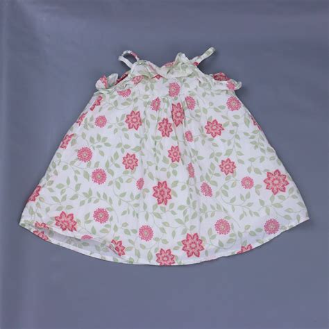 Pre-Owned Gap Girls White | Pink| Green Dress size: 3-6 Months
