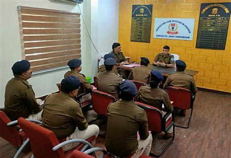 Jamshedpur अपराध नियंत्रण के लिए साकची समेत सभी थानों में क्राइम मीटिंग कर पुलिस कर्मियों को