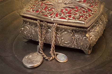 Antique Jewelry Collections: Are You Storing Yours Properly? - Coin ...