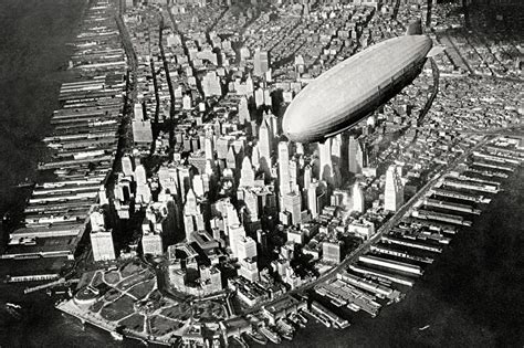 El Dirigible Uss Akron Zrs 4 Sobrevolando Manhattan Hacia 1931 33