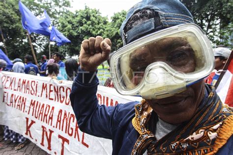 AKSI NELAYAN PROTES REKLAMASI TELUK JAKARTA ANTARA Foto