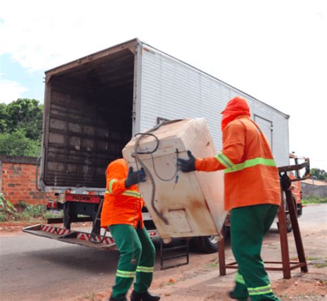 Prefeitura Recolhe Mil Toneladas De Entulho Poda Milh Es De