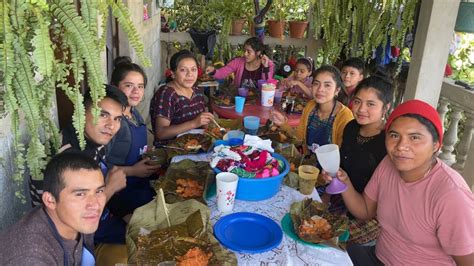 Disfrutando Los Deliciosos Paches Tradicional En Santa Cruz