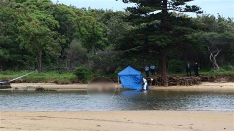 Puckeys Estate North Wollongong Body Found Washed Up On Beach