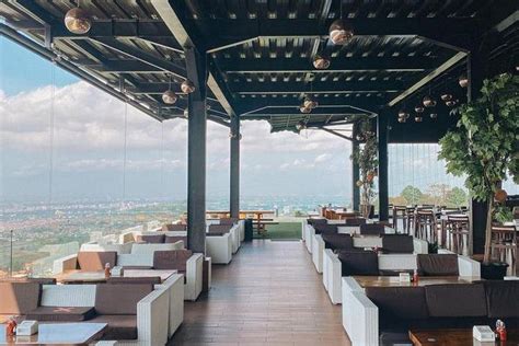 Tempat Makan Hits Di Dago Dengan View Bagus Sejuk Dan Instagramable