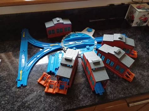 Thomas And Friends Engine Sheds And Turntable Tomy 7587 Boxed £999