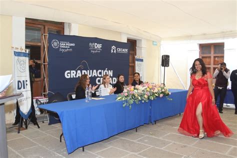 Encabeza Paola Angon Ceremonia De Graduaci N Del Cecade Cholula