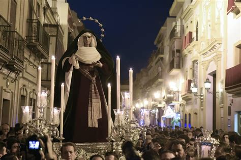 El Traslado De La Esperanza De Triana A Santa Ana En Fotos