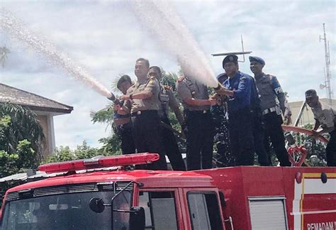 Naik Pangkat 34 Anggota Polrestro Tangerang Disemprot