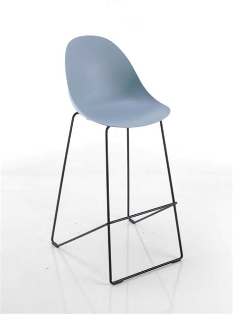 Arris Chair And Stool For Breakout Cafes And Social Spaces