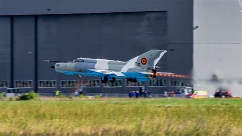 Obiect suspect în spațiul aerian al României Două avioane MiG 21