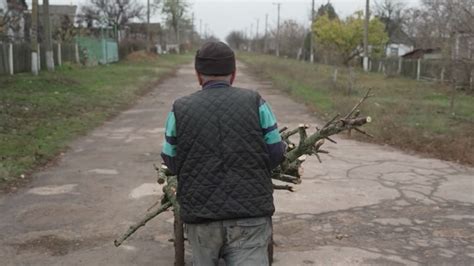 Residents In Liberated Kherson Still Under Heavy Shelling As They Prepare For Winter Cnn