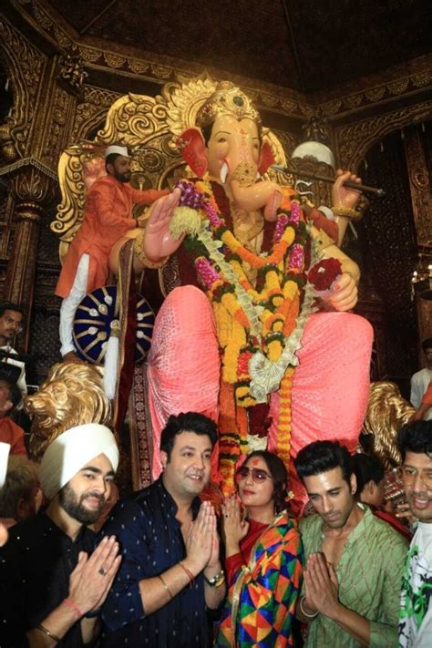 Ganesh Chaturthi Richa Chadda Pulkit Samrat And Team Fukrey