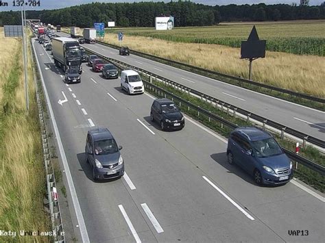 Autostrada A Wypadek Pi Ciu Aut Jeden Pas Zablokowany