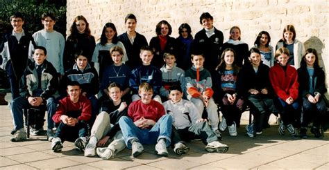 Photo de classe 4èmeA de 2002 Collège Jean Henri Fabre Copains d avant