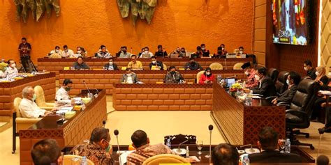 Menteri PUPR Sampaikan Daftar Inventarisasi Masalah RUU Perubahan Atas