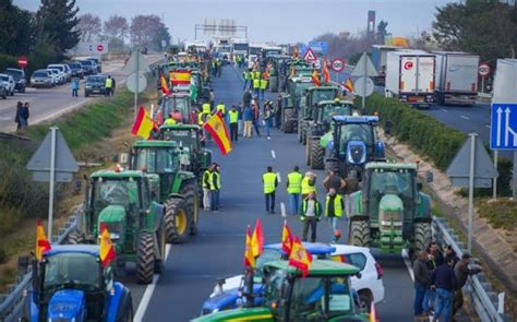 Agricultores Bloqueiam Principais Rodovias Da Espanha Perto Da