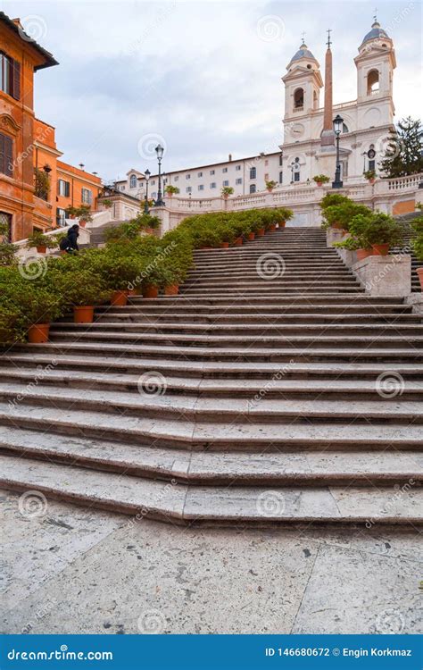 Pasos Espa Oles En Piazza Di Spagna Y La Iglesia De Monti Del Dei De