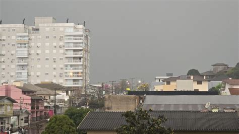 Alerta de tempestade ventos fortes e risco de granizo nos próximos