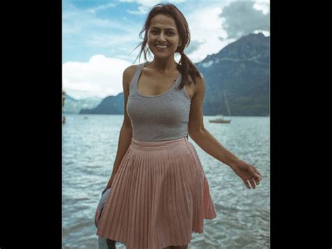 Shraddha Srinaths Bold Photo Takes Social Media By Storm Be Careful