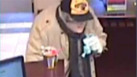 Police Fbi Searching For Armed And Dangerous Bank Robbery Suspect