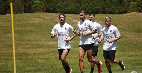 Milan Oggi Doppia Seduta Di Allenamento A Milanello Pianeta Milan