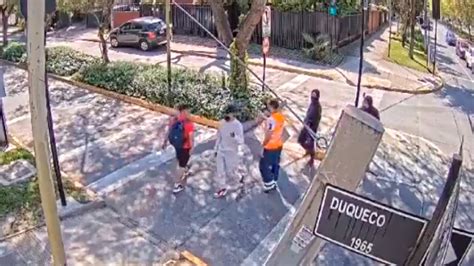 Video A Plena Luz Del Día Captan Violento Asalto Grupal A Joven En Las Condes Cooperativacl